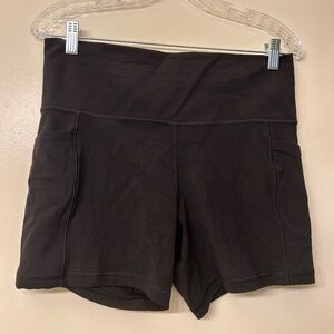 Athleta Salutation Stash High Rise 5" Short
